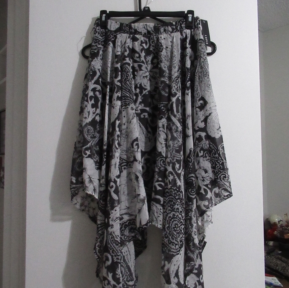 NWT Skirt medium - Picture 7 of 7